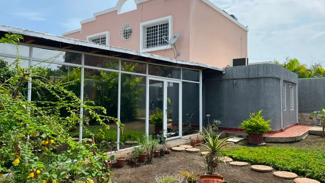 VENDO TONW HOUSE EN LECHERIA DE 4H. 3B. 4P/E, COCINA EQUIPADA, SALA ESTAR, SALA COMEDORX AREAS