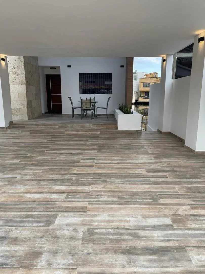 CASA UNIFAMILIAR EN CASA BOTE C, CON CANAL EXCELENTE ESPEJO DE AGUA Y BELLAS AREAS - 2