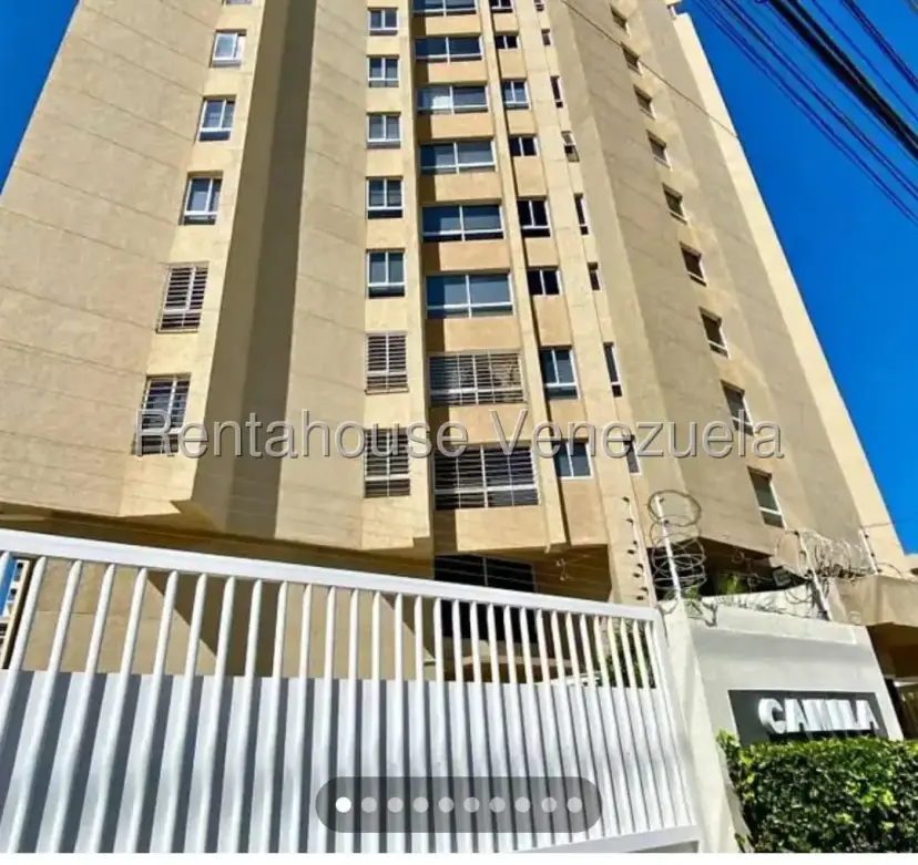 Apartamento en alquiler amoblado con pozo y planta eléctrica, edf. Camila. Sect. Bellas Artes 