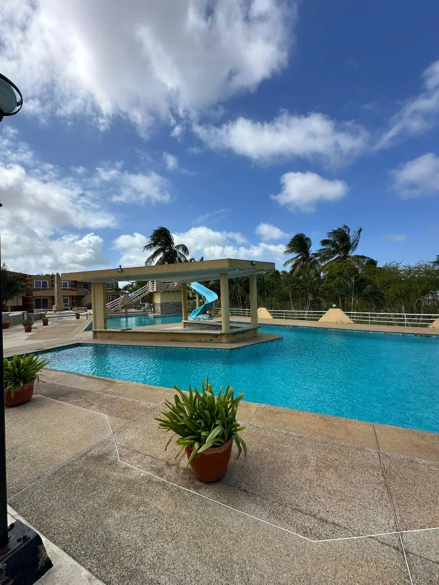 vendo apartamento cómodo ideal para pasar vacaciones en cuidad flamingo chichiriviche Edo Carabobo 