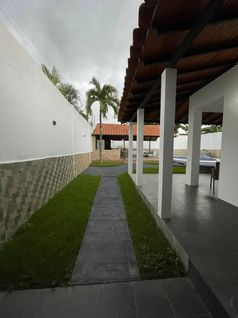 vendo hermosa casa en conjunto cerrado con piscina en san Diego Carabobo Venezuela 