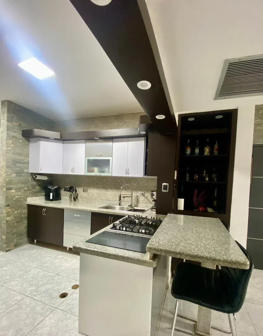 VENTA de Apartamento en Res. Retama .Ubicación Estratégica Sabana Larga - Prebo - 11