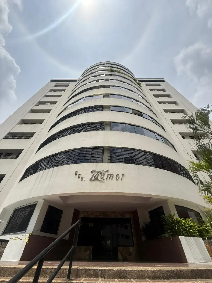 APARTAMENTO EN VENTA | URB. LOS MANGOS | RES. TADMOR