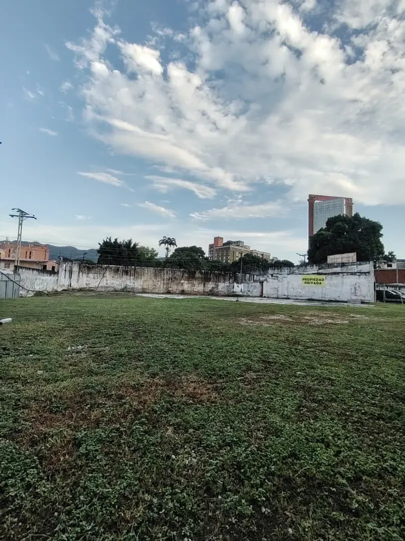 TERRENO COMERCIAL EN VENTA Av. Bolívar Norte (Sector Las Acacias), Valencia, Edo. Carabobo - 4