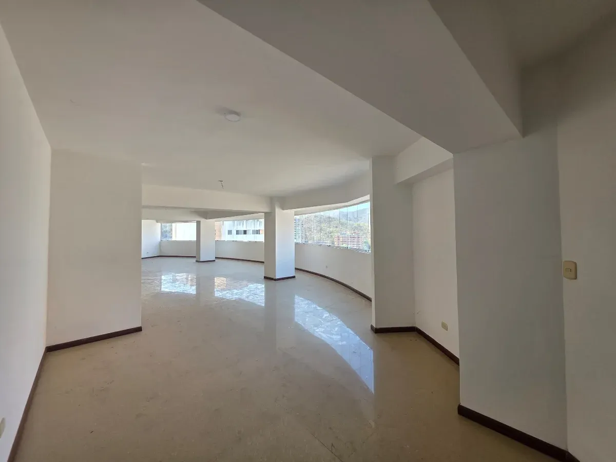 PENTHOUSE DUPLEX EN VENTA Urb. El Parral, Res. Chelsea Court - 3