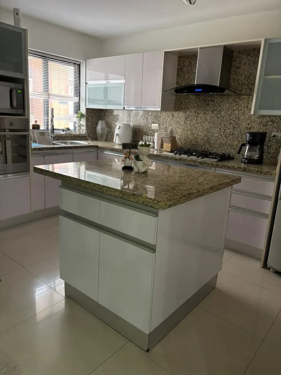 APARTAMENTO AMOBLADO EN ALQUILER / VENTA Urb. Valles de Camoruco .Residencias El Nogal - 3