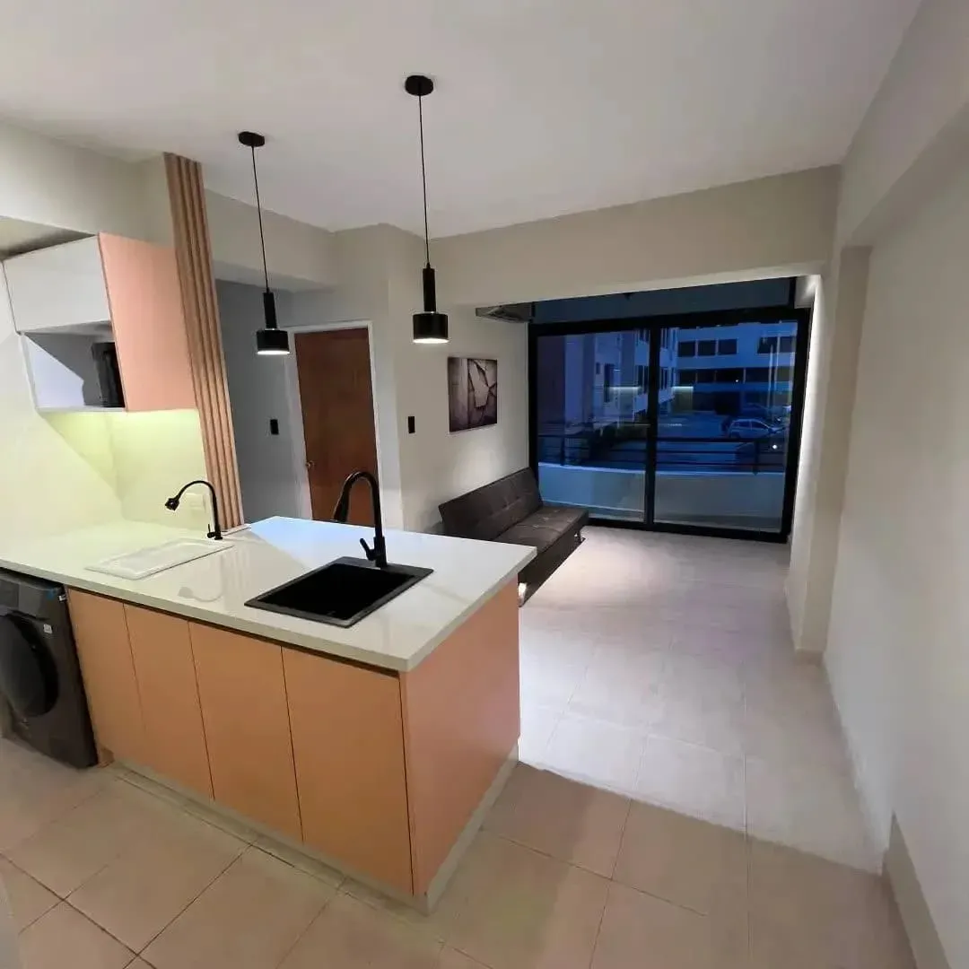 APARTAMENTO EN ALQUILER . AMUEBLADO.RES. SANTA CLARA.URB. AGUA BLANCA