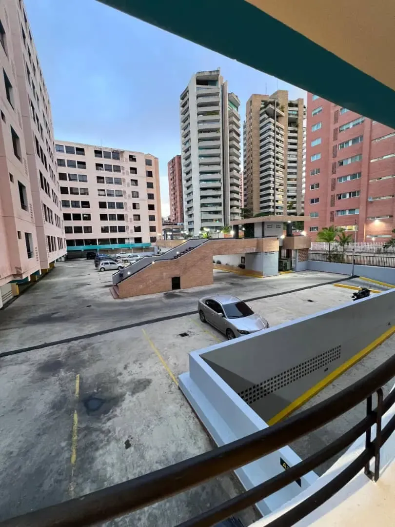 APARTAMENTO EN ALQUILER . AMUEBLADO.RES. SANTA CLARA.URB. AGUA BLANCA - 7
