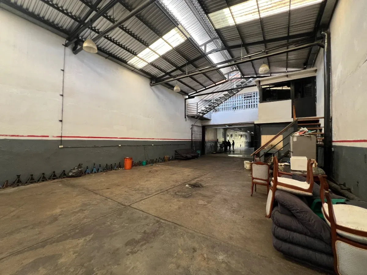 🏆 EN VENTA ESTRATÉGICO LOCAL COMERCIAL EN AV. ANDRÉS ELOY BLANCO (A PIE DE CALLE) - 2