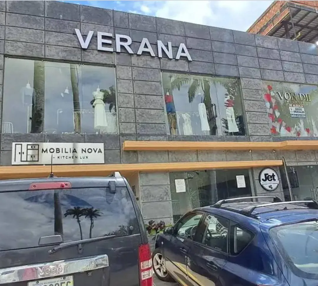 EN ALQUILER: LOCAL COMERCIAL PIE DE CALLE .LO NUEVO EN EL VIÑEDO