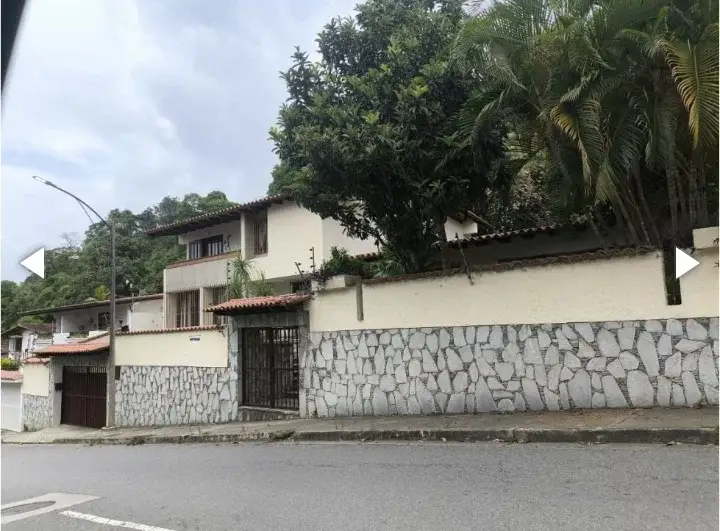 En venta  hermosa casa ubicada en cafetal caracas 