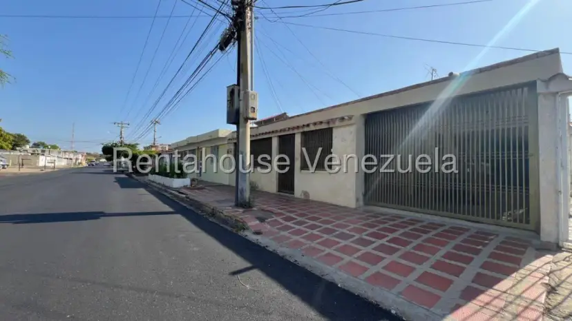 AMPLIA CASA EN VENTA EN MARACAIBO,  URBANIZACIÓN MARANORTE PRIMERA ETAPA