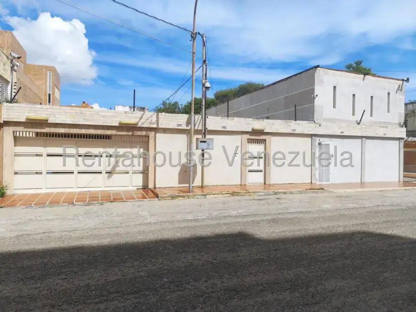 LOCAL COMERCIAL EN VENTA EN SECTOR TIERRA NEGRA 