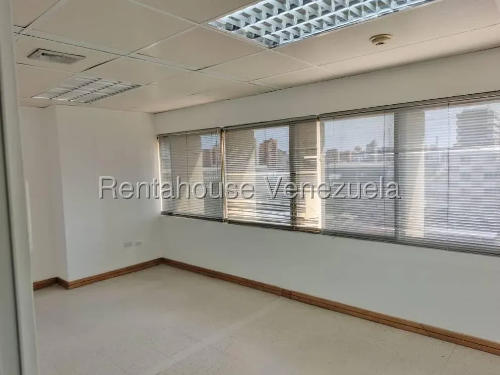 OFICINA EN ALQUILER EN AVENIDA 5 DE JULIO  - 6