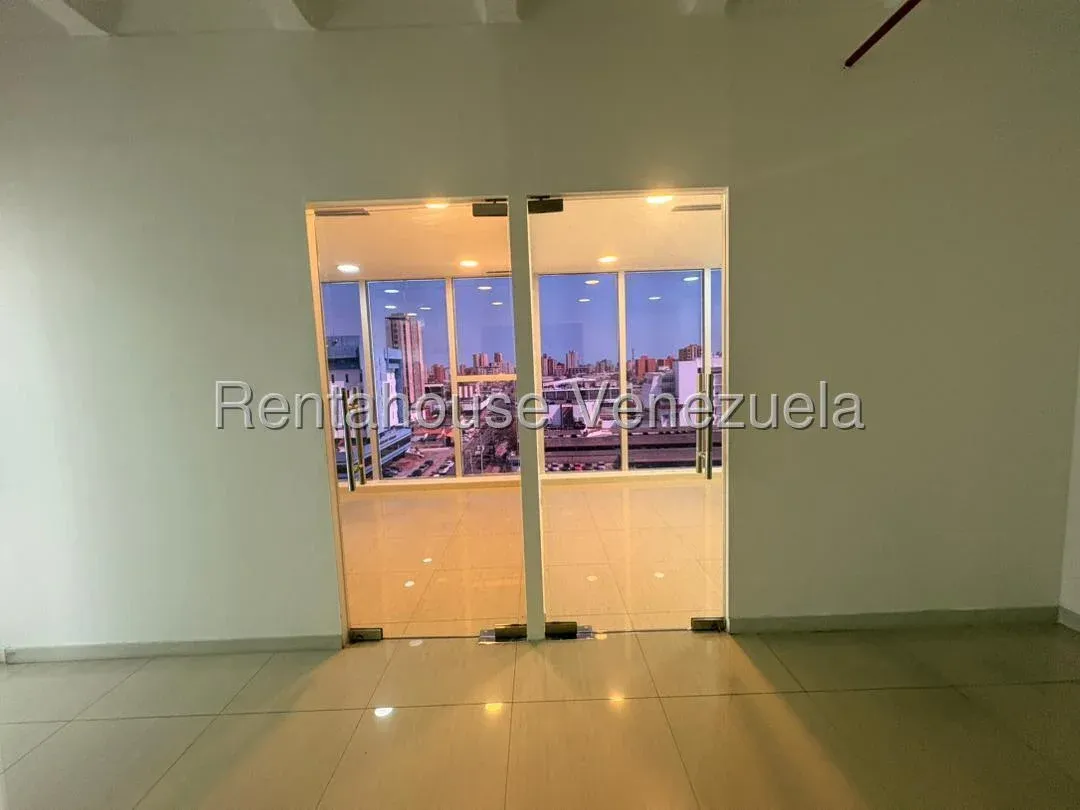 OFICINA AMOBLADA EN ALQUILER EN AVENIDA 5 DE JULIO - 9