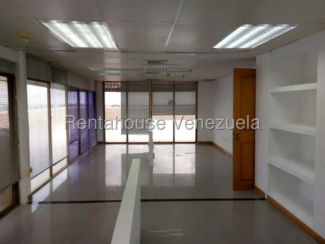 OFICINA EN EL PENT HOUSE EN ALQUILER EN AVENIDA 5 DE JULIO - 7