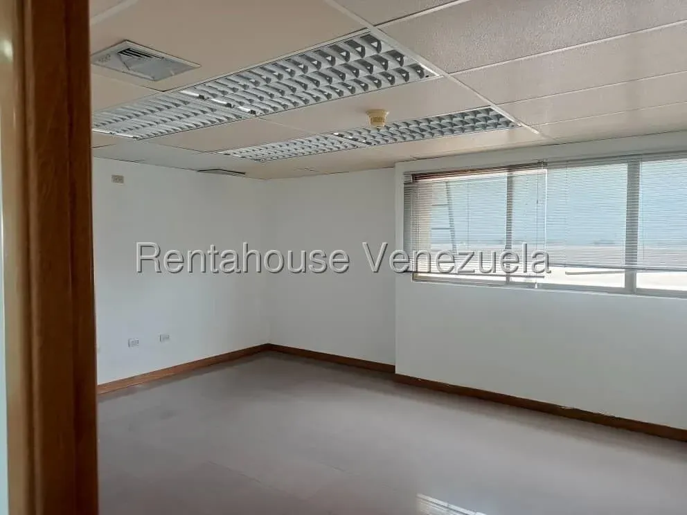 OFICINA EN EL PENT HOUSE EN ALQUILER EN AVENIDA 5 DE JULIO - 8