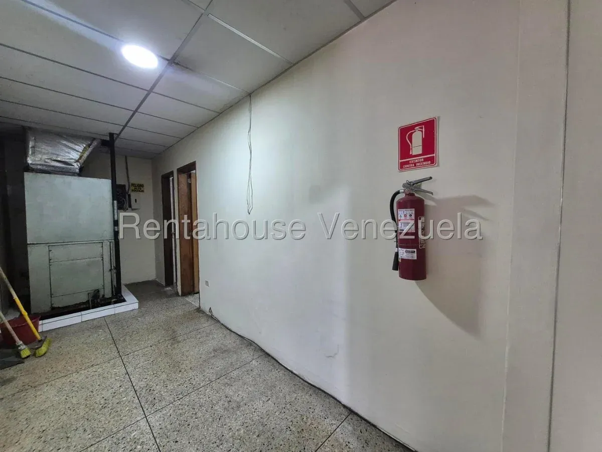 LOCAL COMERCIAL EN ALQUILER EN AVENIDA FALCON  - 10