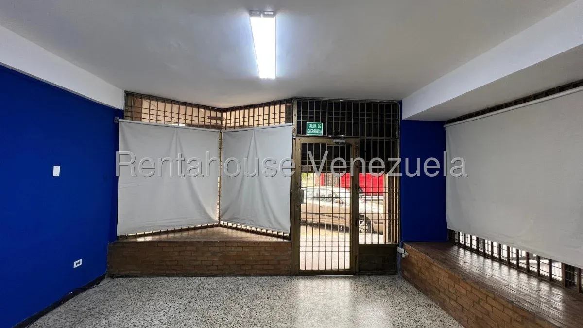 LOCAL COMERCIAL EN ALQUILER EN AVENIDA BELLA VISTA - 4
