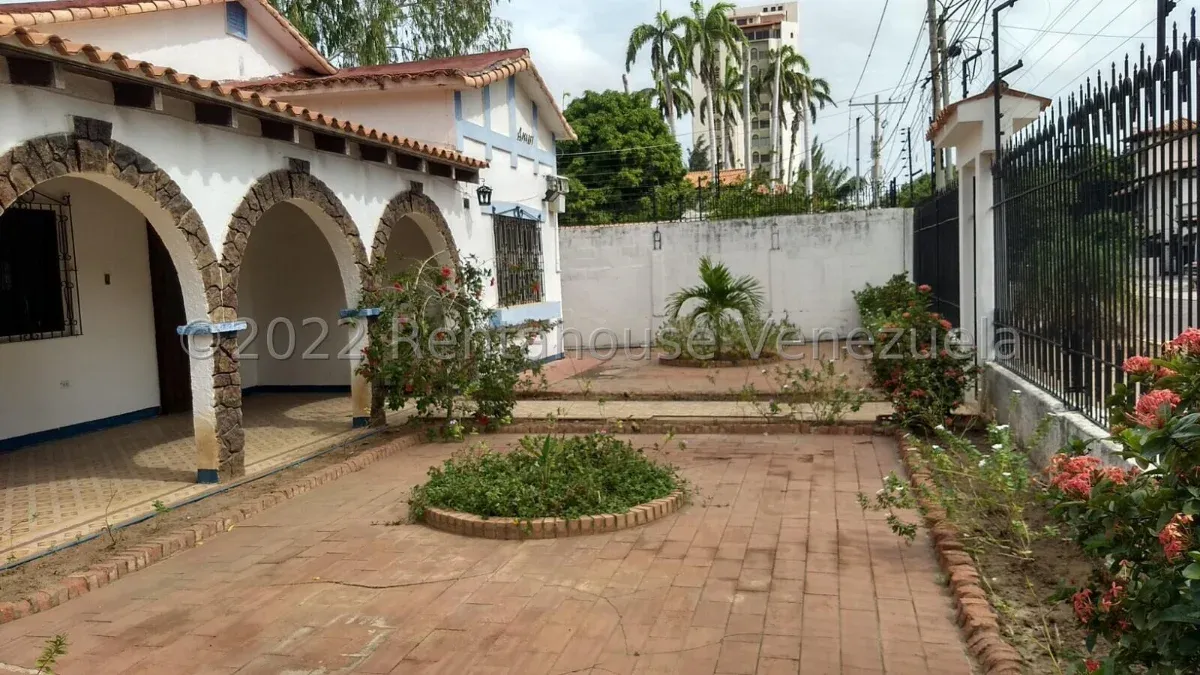 CASA EN VENTA EN AVENIDA BARALT - 10
