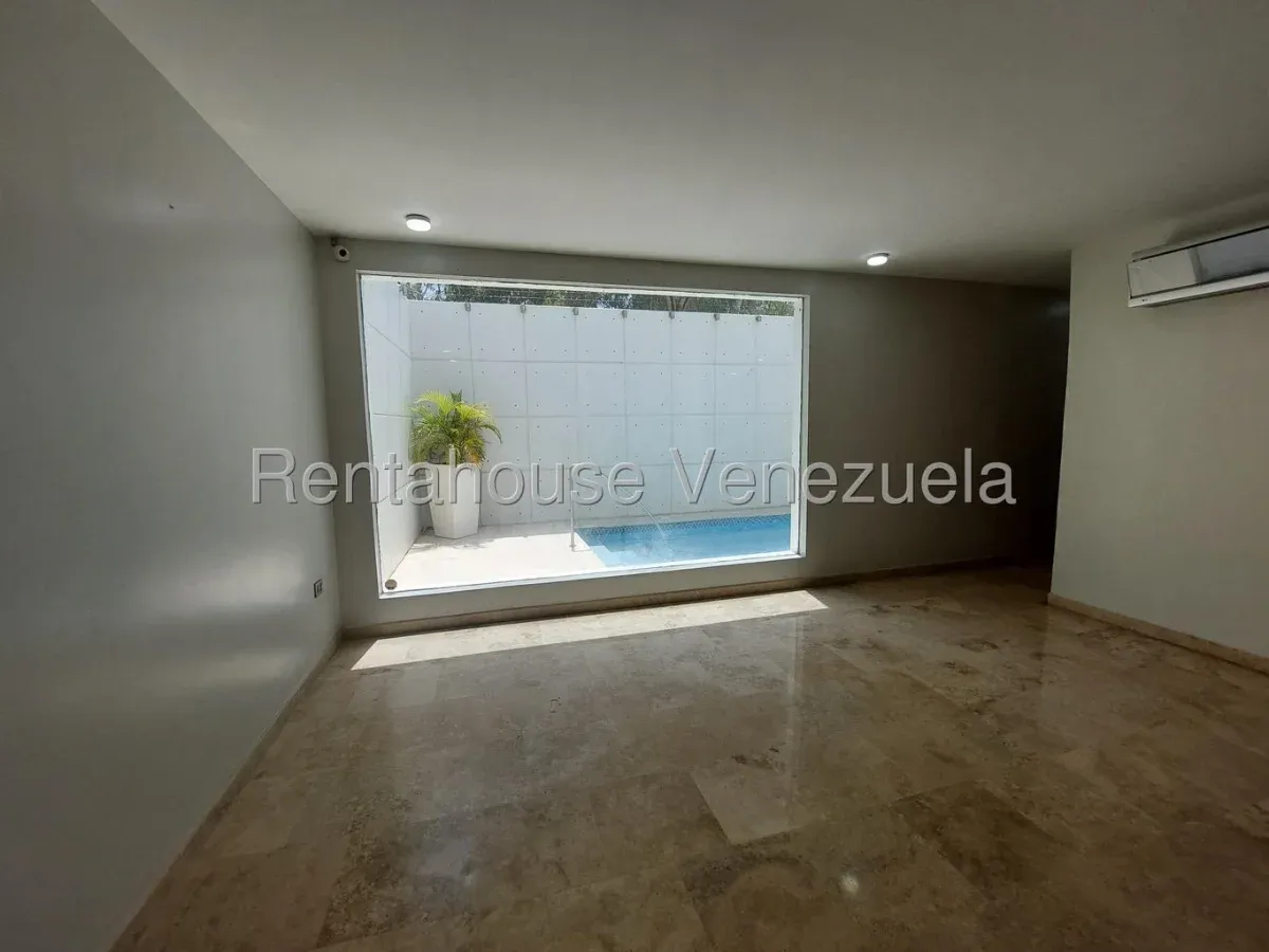 TOWNHOUSE EN ALQUILER EN CANTACLARO - 3