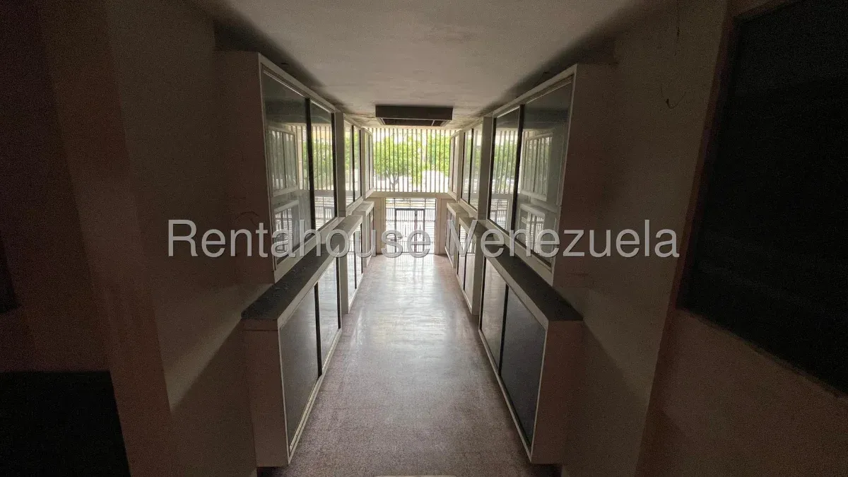 LOCAL COMERCIAL EN ALQUILER EN AVENIDA BELLA VISTA - 6