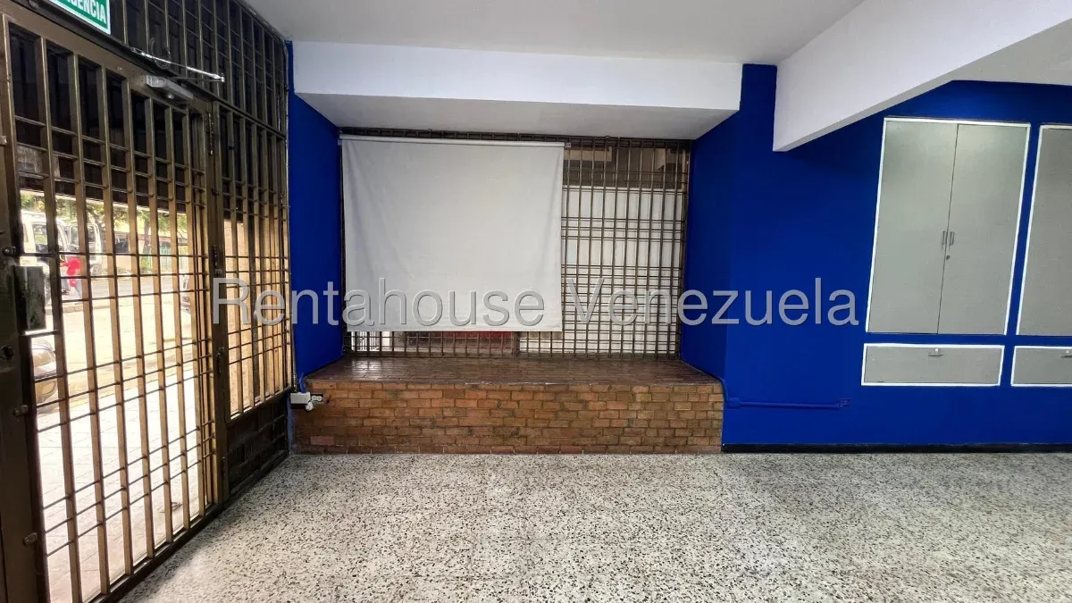 LOCAL COMERCIAL EN ALQUILER EN AVENIDA BELLA VISTA - 6