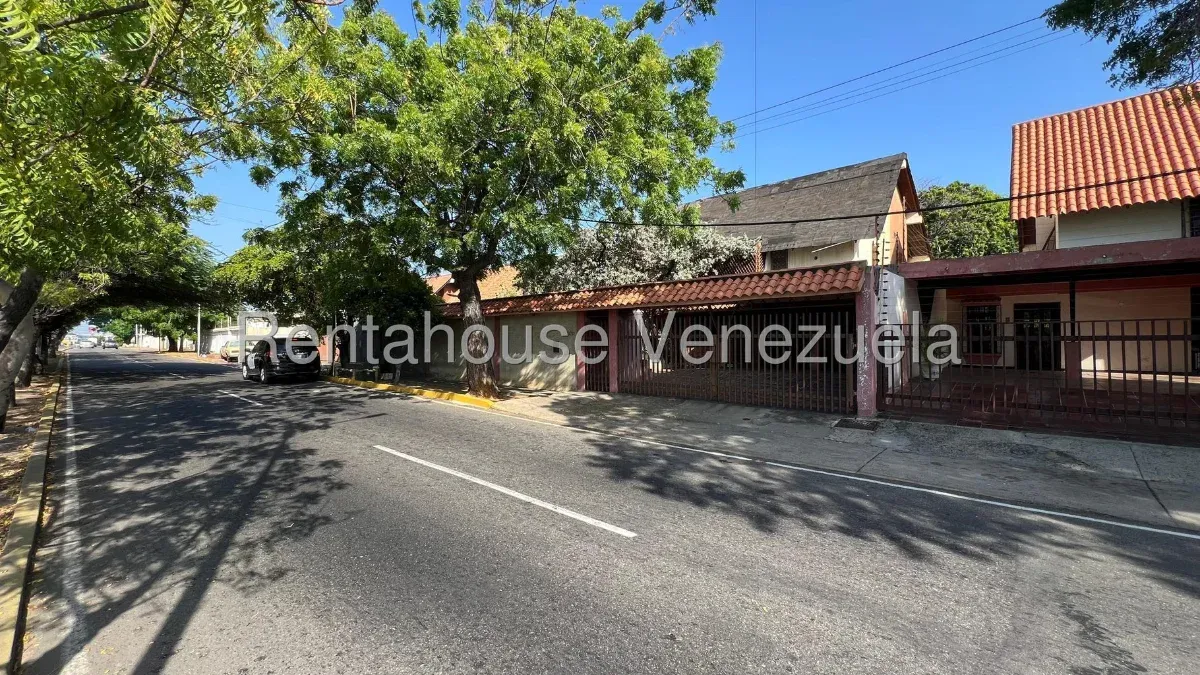 CASA EN VENTA EN URBANIZACIÓN CANAIMA