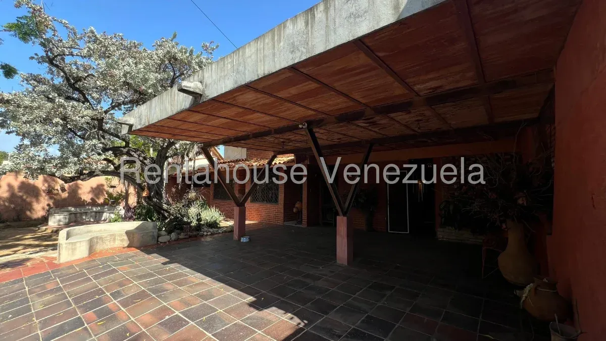 CASA EN VENTA EN URBANIZACIÓN CANAIMA - 2
