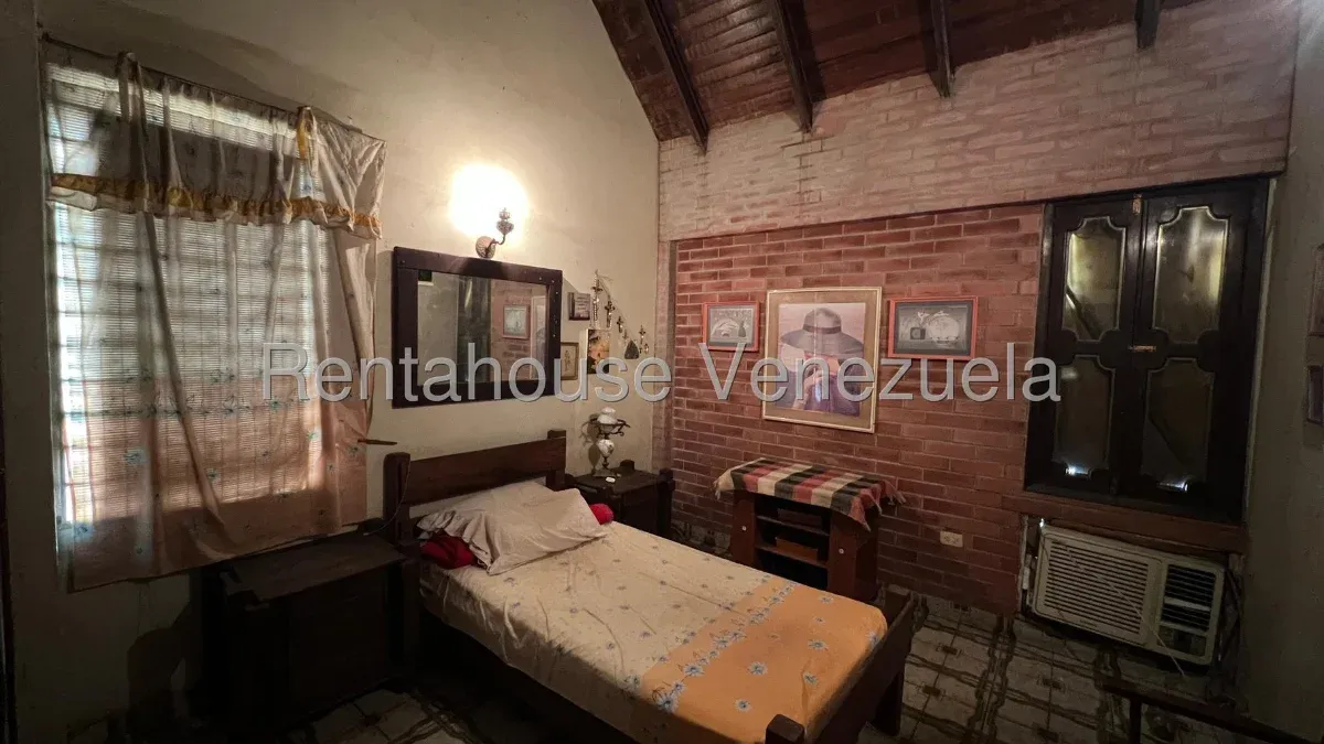 CASA EN VENTA EN URBANIZACIÓN CANAIMA - 4