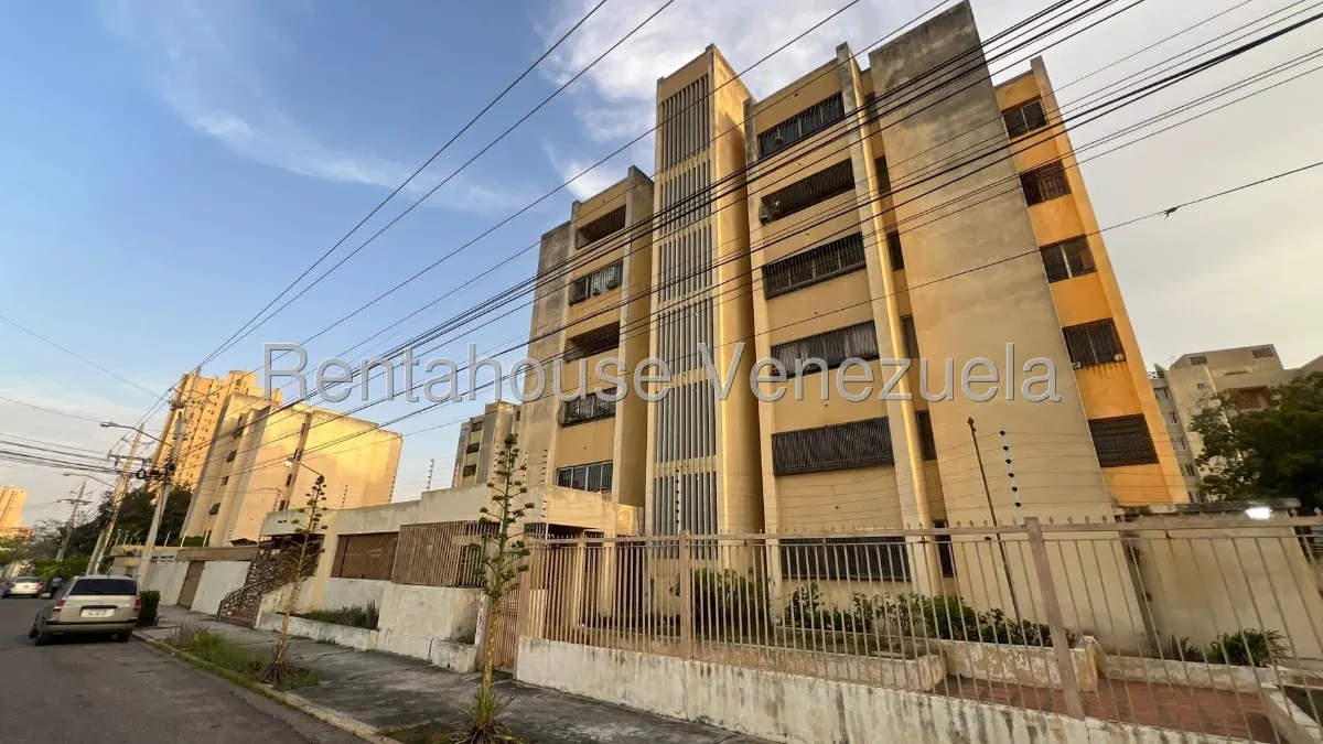 APARTAMENTO EN VENTA EN SECTOR ZAPARA  - 2