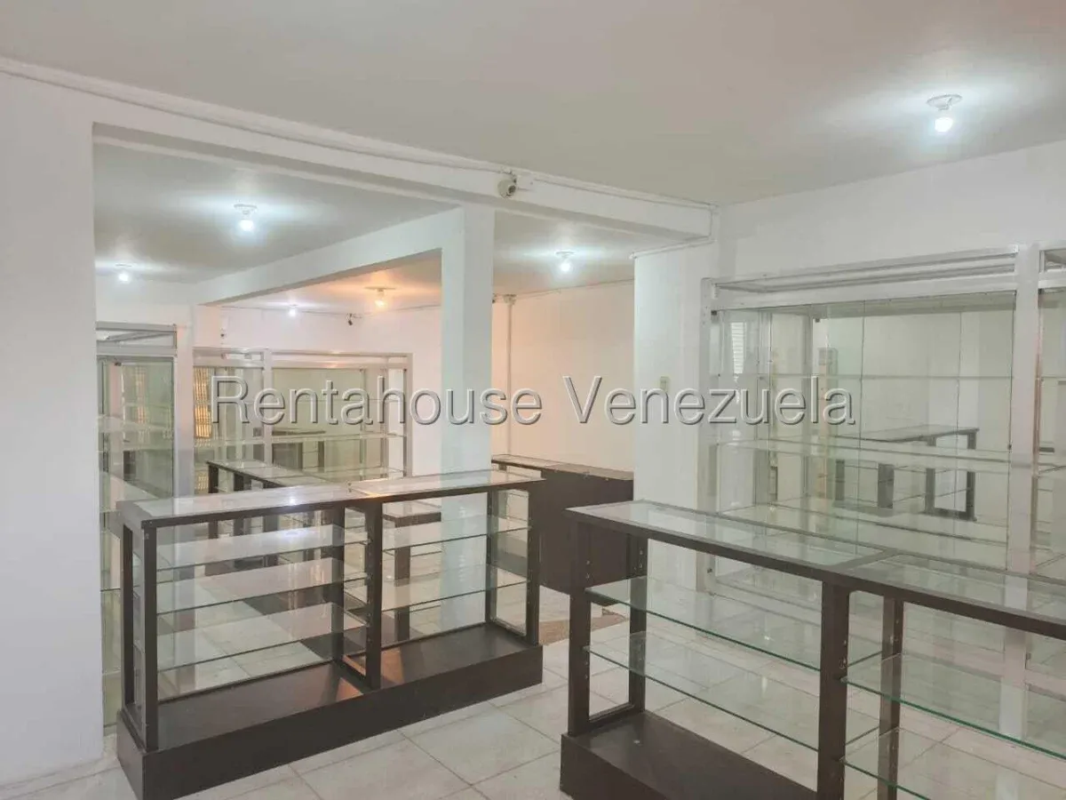 LOCAL COMERCIAL EN ALQUILER EN AVENIDA DR. PORTILLO  - 4