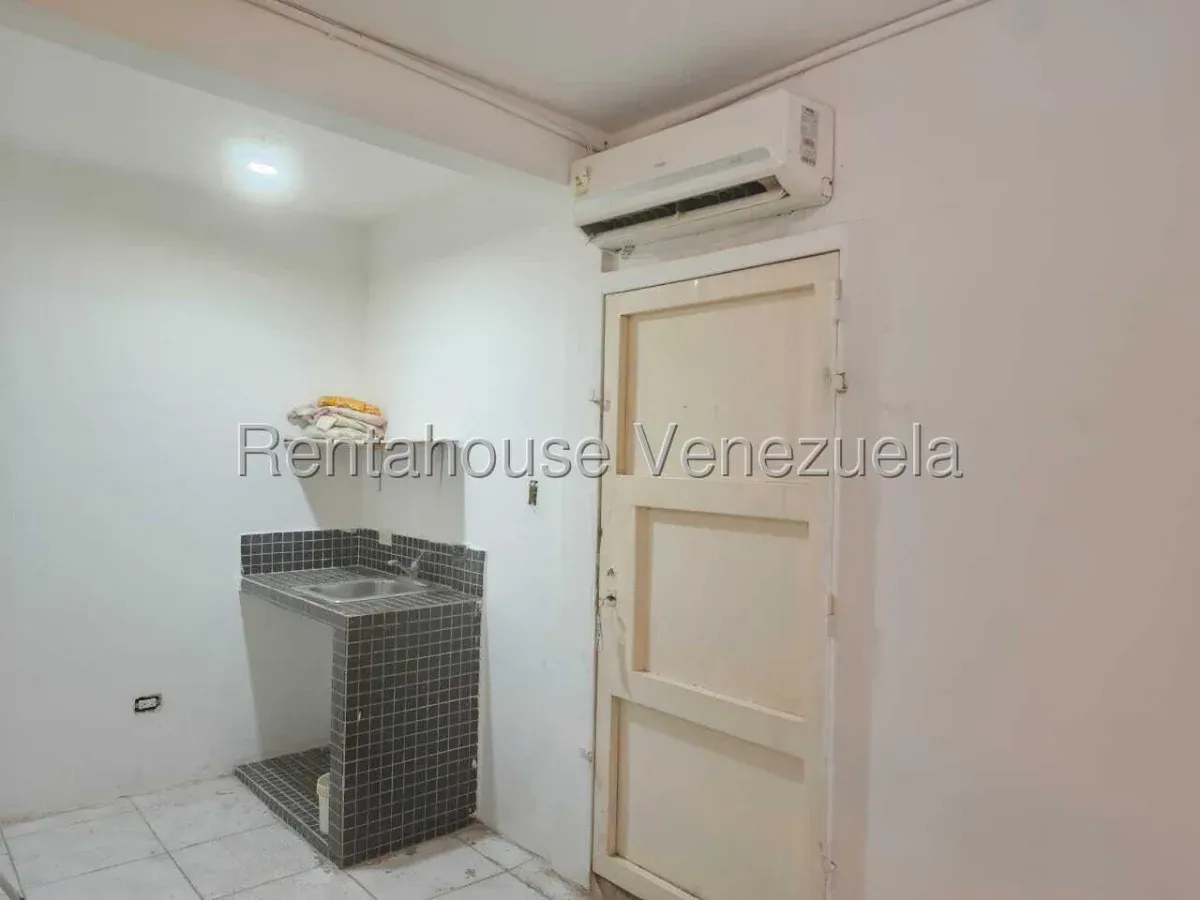 LOCAL COMERCIAL EN ALQUILER EN AVENIDA DR. PORTILLO  - 8