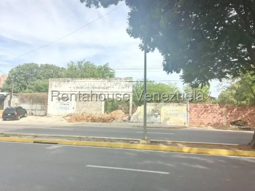 TERRENO EN VENTA EN AVENIDA UNIVERSIDAD 