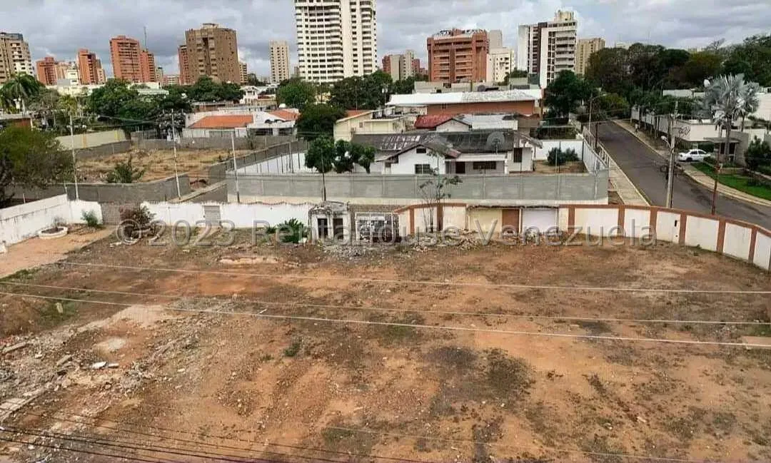TERRENO EN VENTA EN URBANIZACIÓN CREOLE - 3
