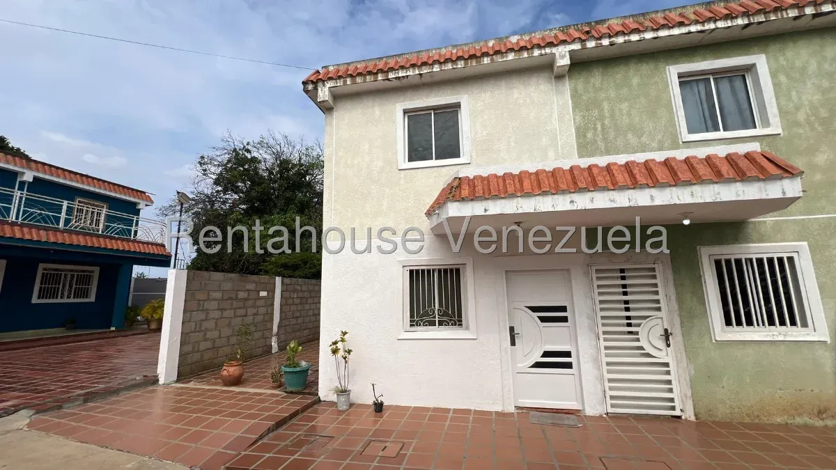 TOWNHOUSE EN VENTA EN LA VICTORIA - 2