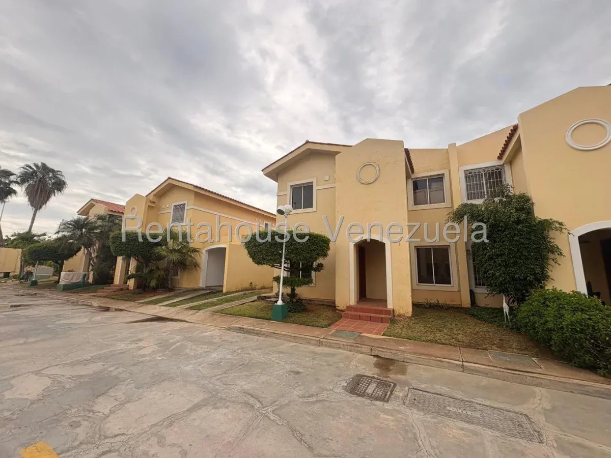 TOWNHOUSE EN VENTA EN AVENIDA MILAGRO NORTE  - 3
