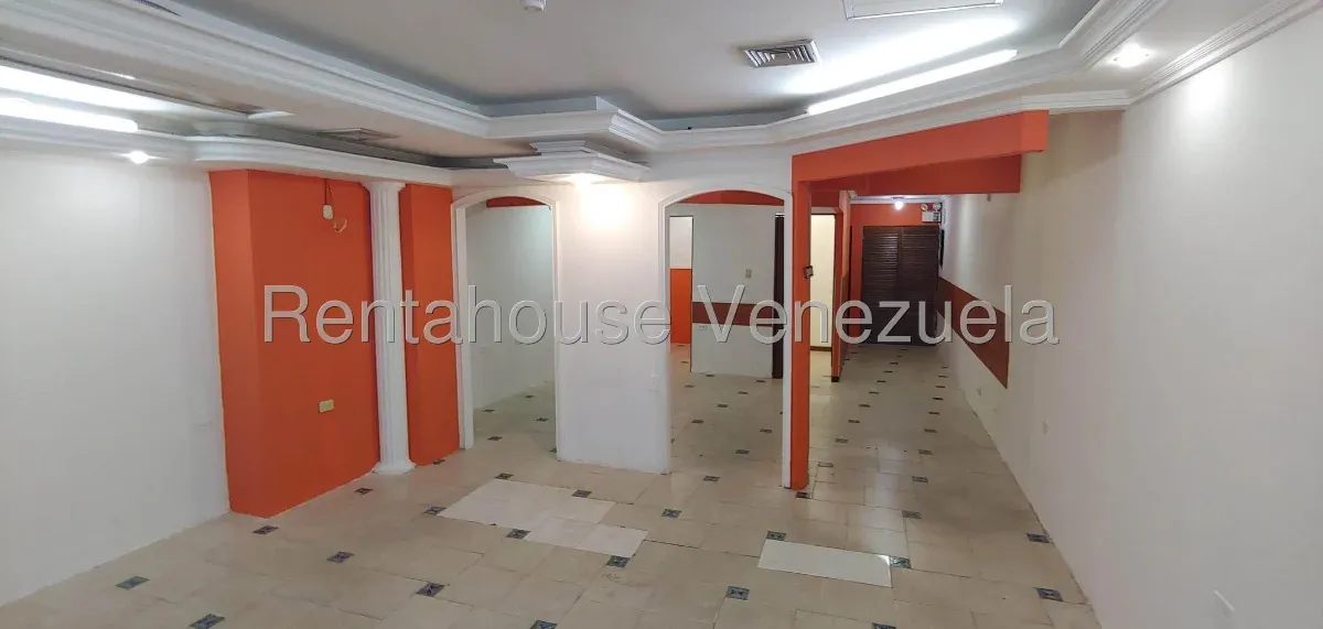 LOCAL COMERCIAL EN VENTA EN AVENIDA LA LIMPIA  - 13