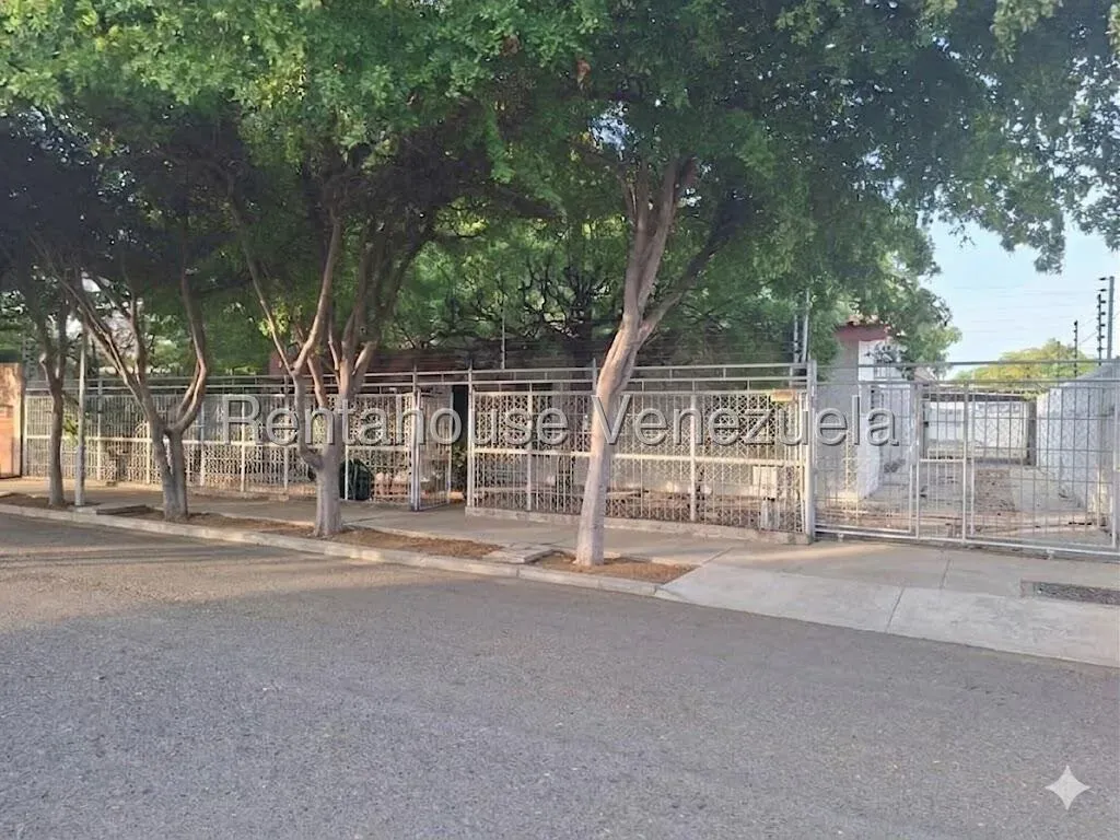 CASA QUINTA EN VENTA EN URBANIZACIÓN CANTACLARO 