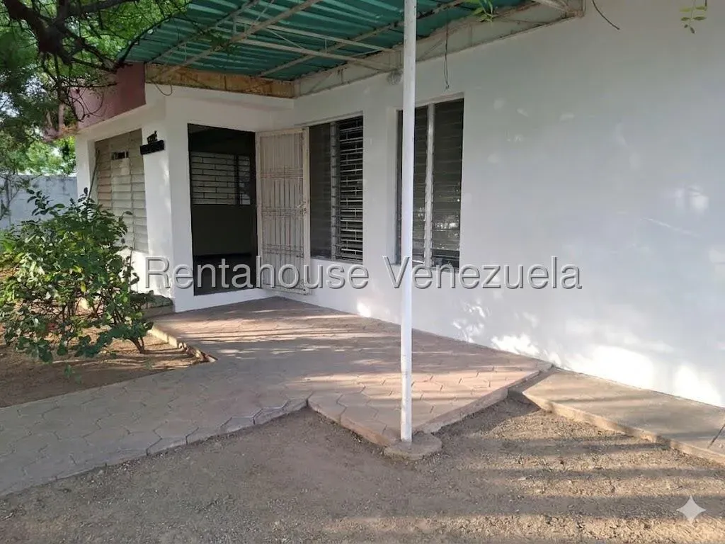 CASA QUINTA EN VENTA EN URBANIZACIÓN CANTACLARO  - 2