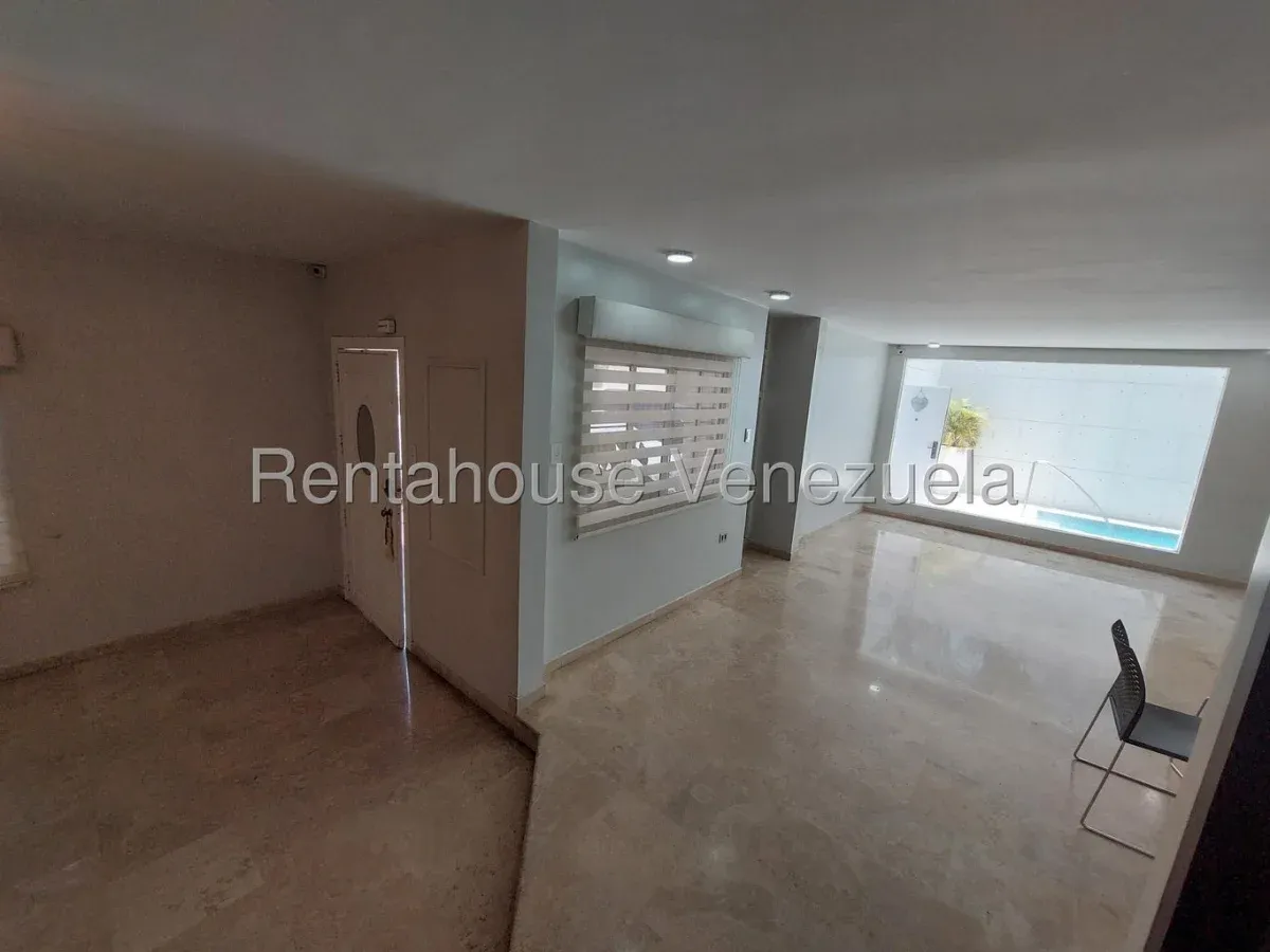 TOWNHOUSE CON PISCINA EN ALQUILER EN CANTACLARO  - 9