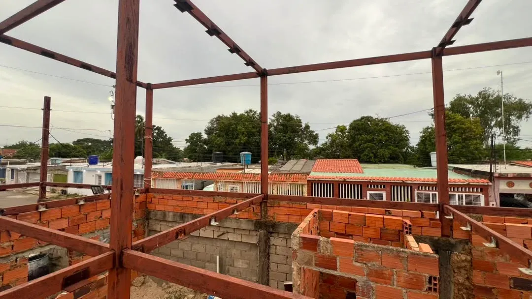 OPORTUNIDAD DE INVERSIÓN 3 TOWNHOUSE EN VENTA EN ZONA OESTE URBANIZACIÓN LA PIONERA  - 7