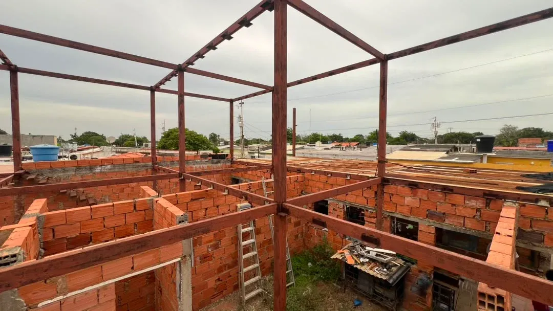 OPORTUNIDAD DE INVERSIÓN 3 TOWNHOUSE EN VENTA EN ZONA OESTE URBANIZACIÓN LA PIONERA  - 9