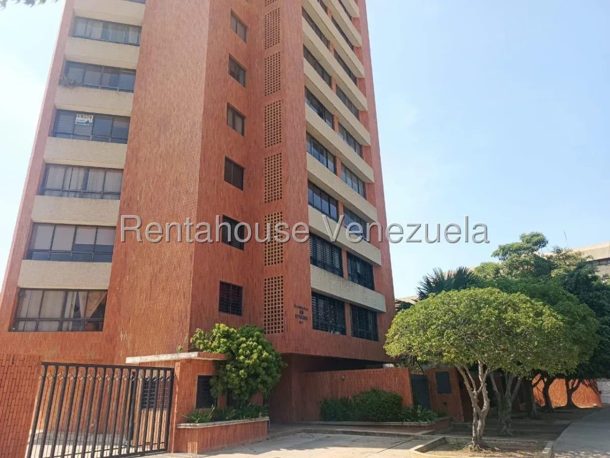 LINDO APARTAMENTO EN ALQUILER EN AVENIDA EL MILAGRO  - 2