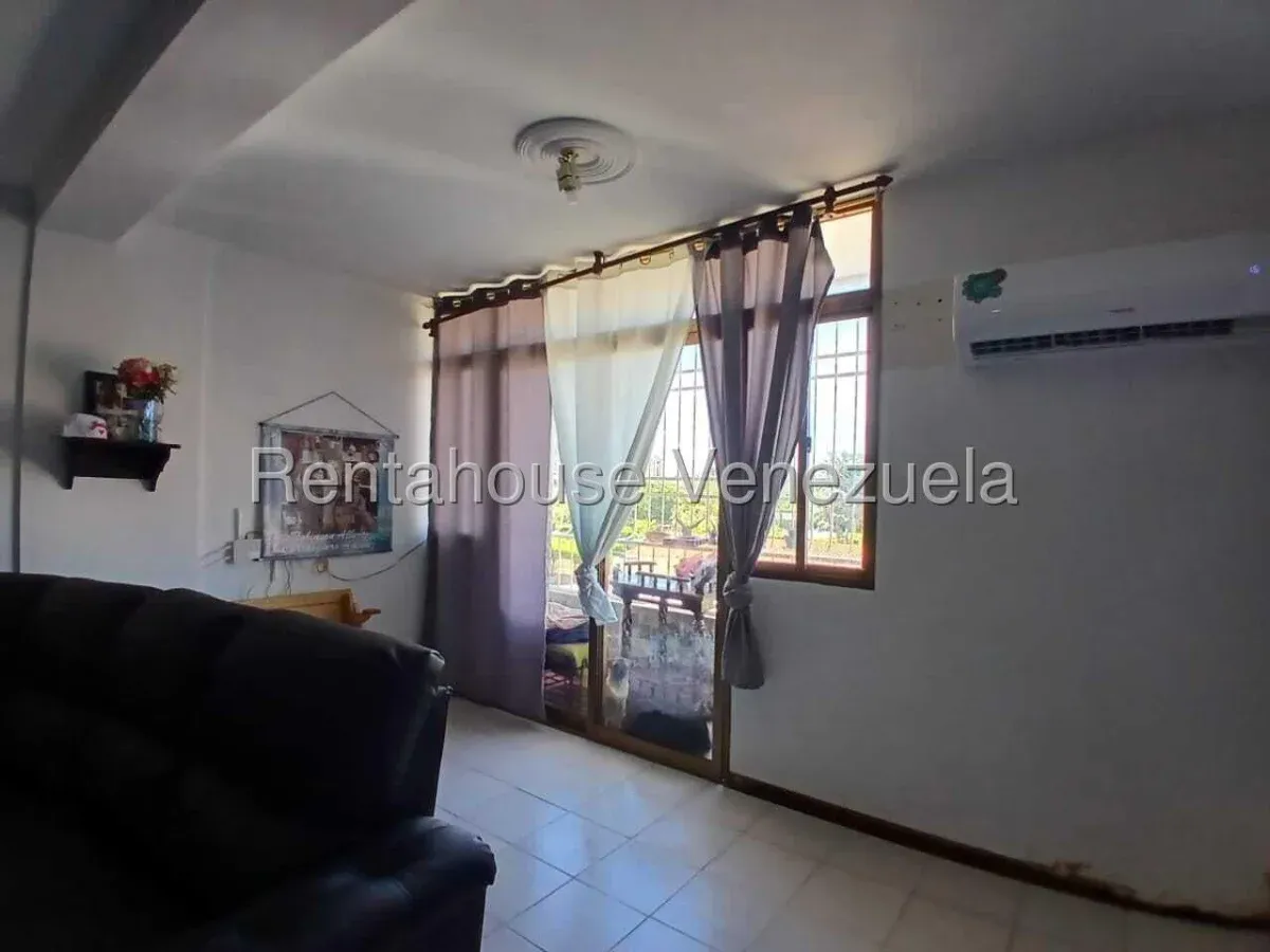 APARTAMENTO EN VENTA EN CECILIO ACOSTA  - 5