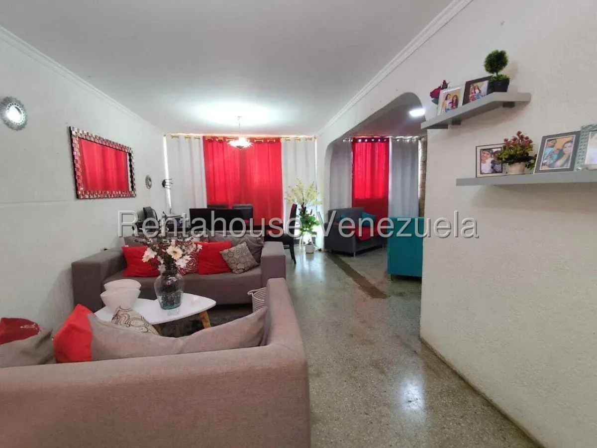 APARTAMENTO EN VENTA EN SECTOR RAÚL LEONI - 2