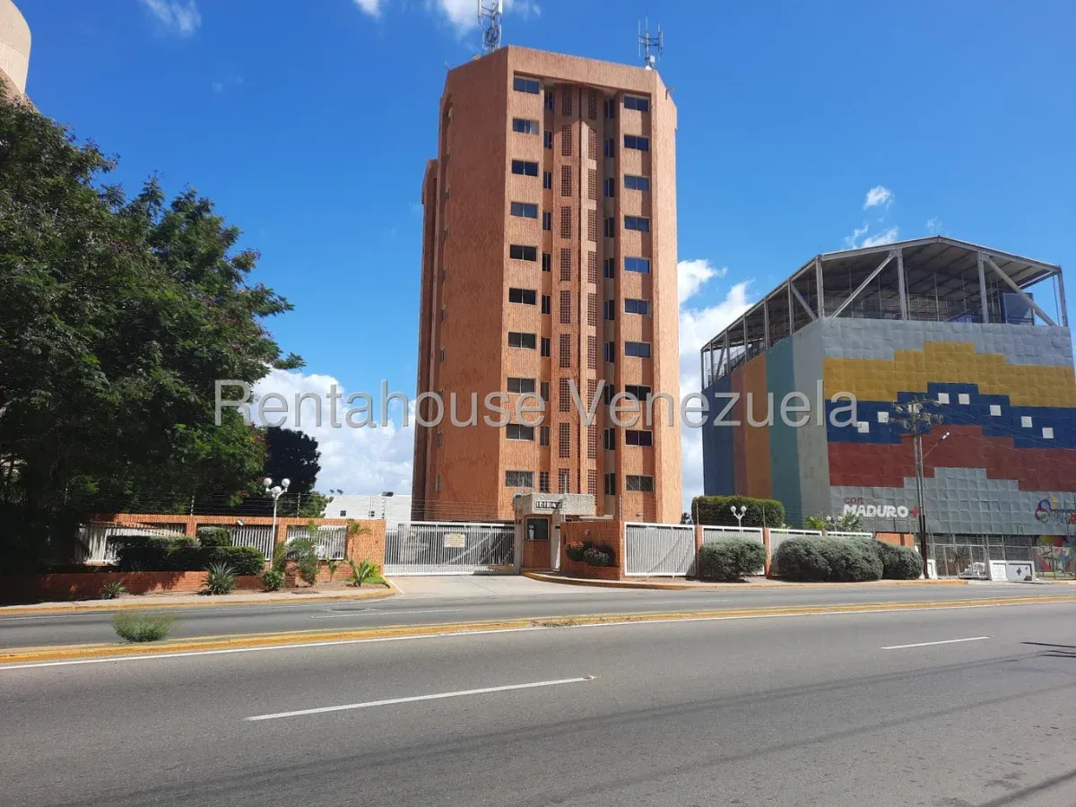 APARTAMENTO EN ALQUILER EN AVENIDA EL MILAGRO