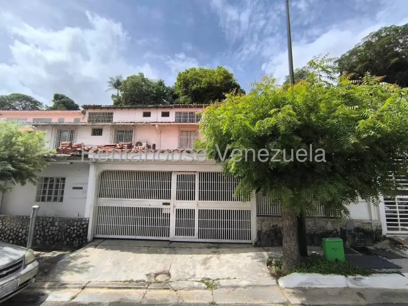 Casa en Colinas de la California, CR, MLS 27-1463.