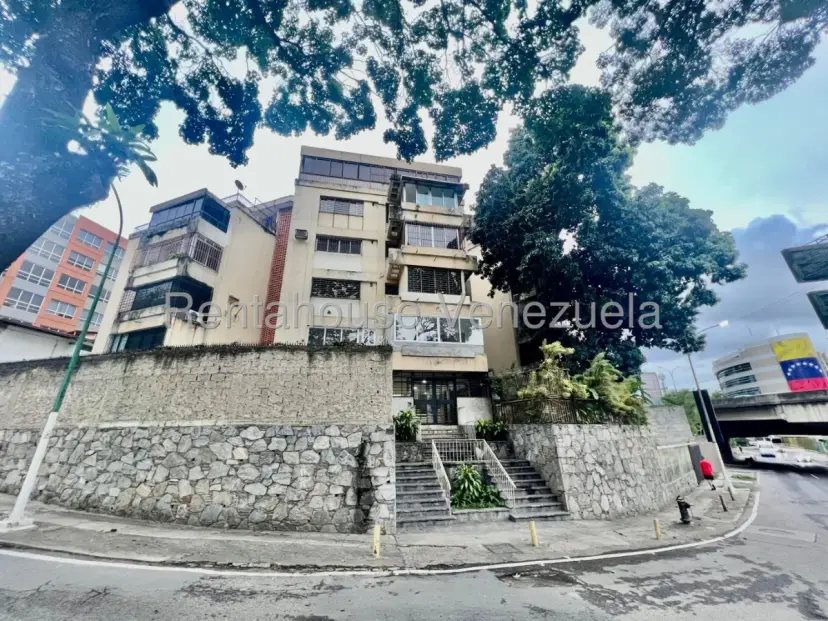 Apartamento en Las Mercedes, CR, MLS 27-2003.