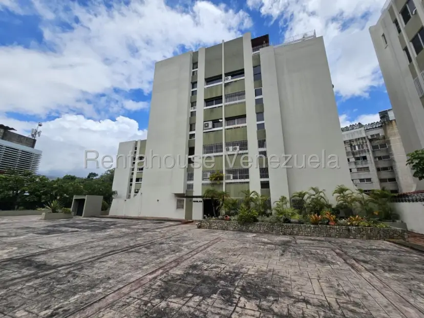 Apartamento en Los Samanes, CR, MLS 27-1606.